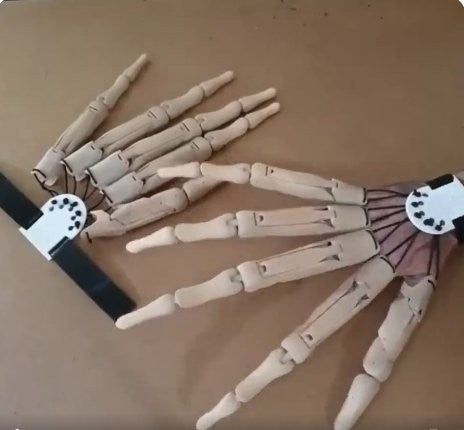 Articulated Skeleton Finger Extensions with Flexible Moving Joints for Halloween Cosplay